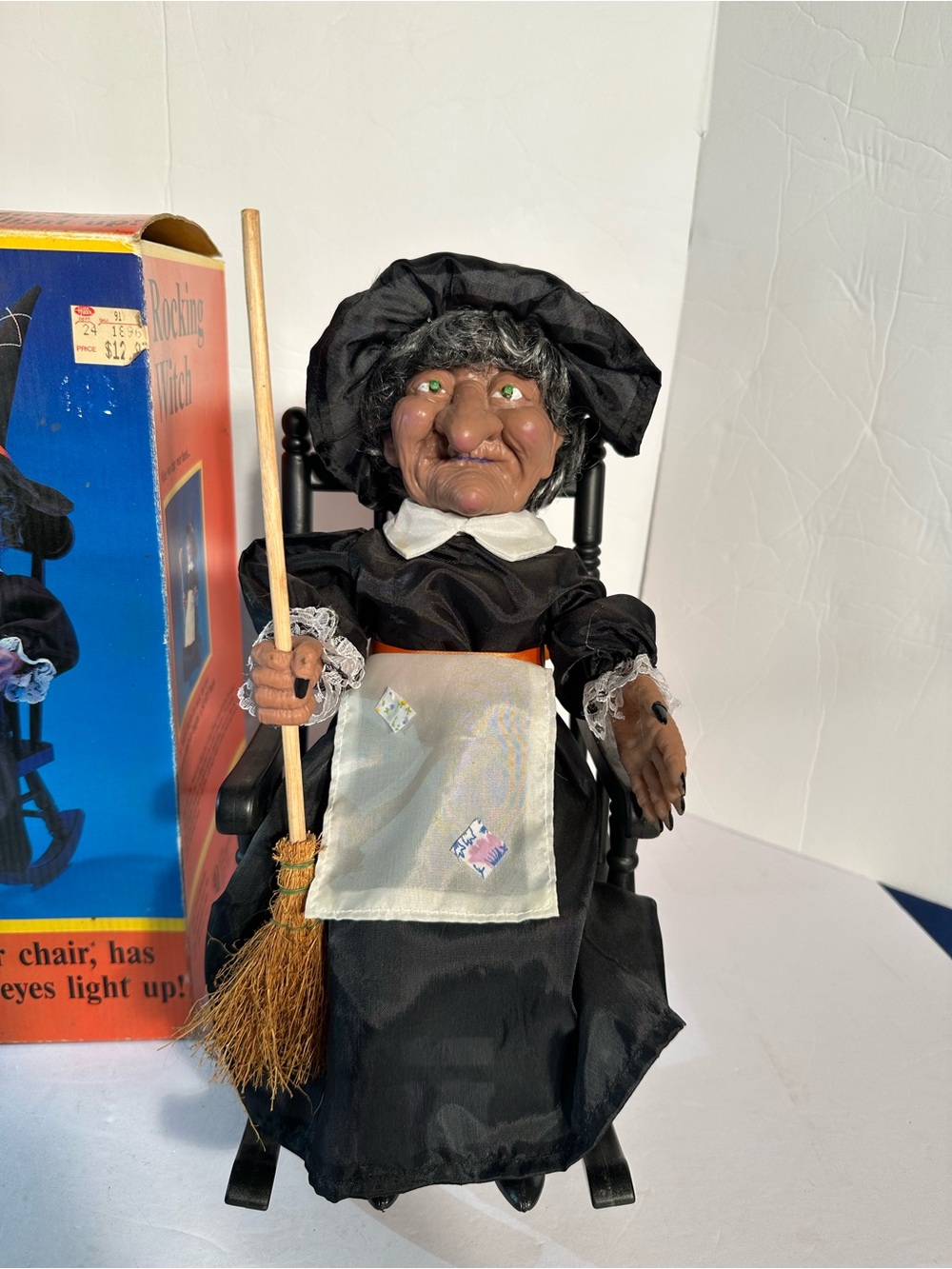 Vtg 1991 Gemmy Animated Rocking Witch Halloween Glowing Eyes Rocks Scary Laughs - Picture 2 of 15